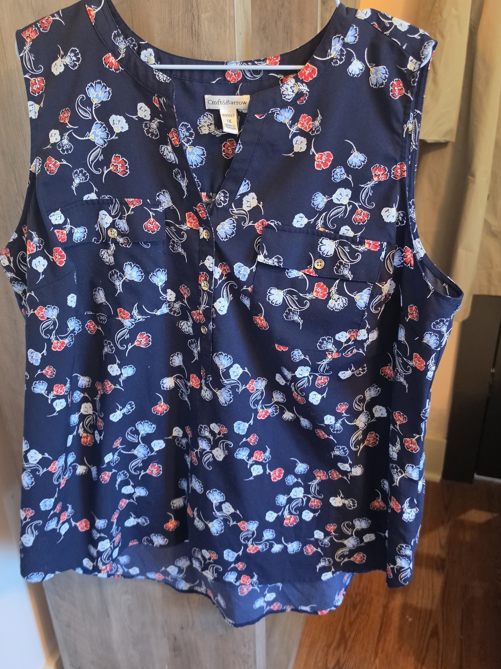croft & barrow Navy Floral Sleeveless Blouse with Red and Light Blue Accents